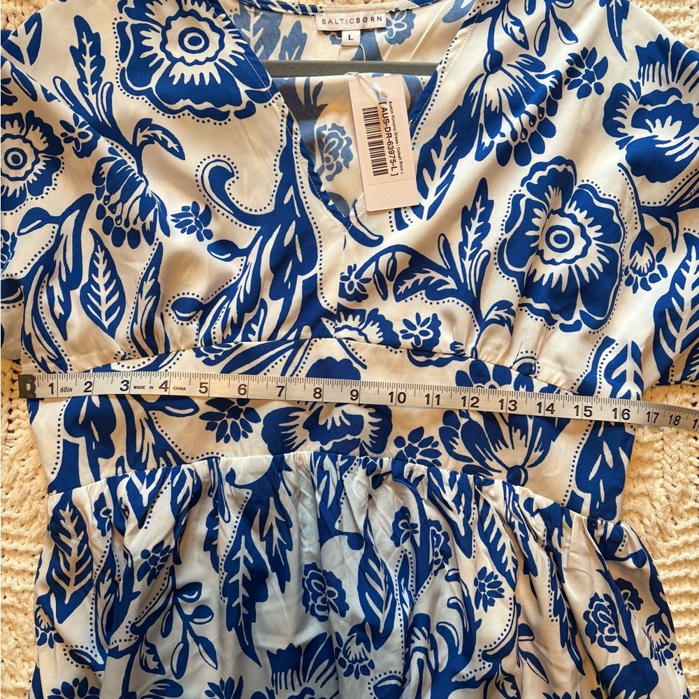 Blue and White Floral V-Neck Maxi Dress - Picture 7 of 9